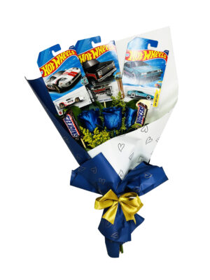 #23B - Ramo de 3 rosas azules con 3 Hot Wheels y 2 chocolates medianos